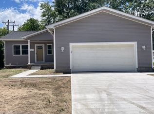 1674 S Crown St, Westland, MI 48186