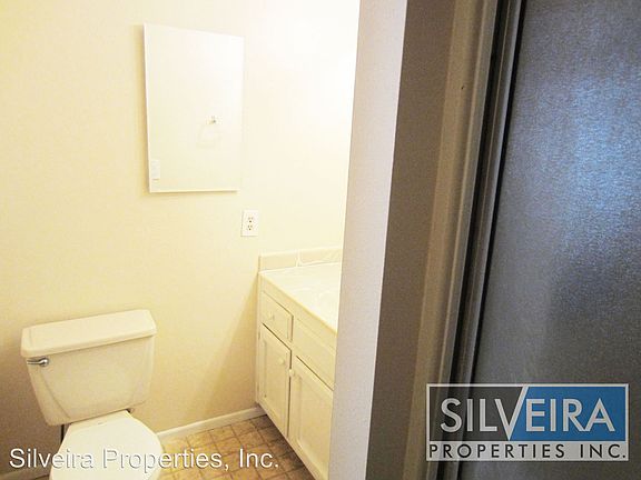4th image of 497 E Newlove Dr APT B