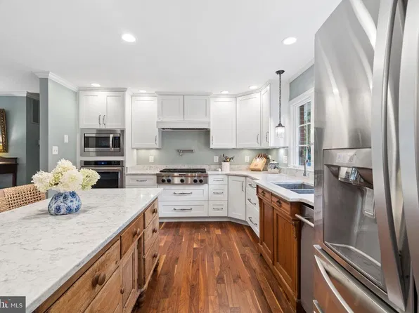 5290 Hillside Dr, Warrenton, VA 20187