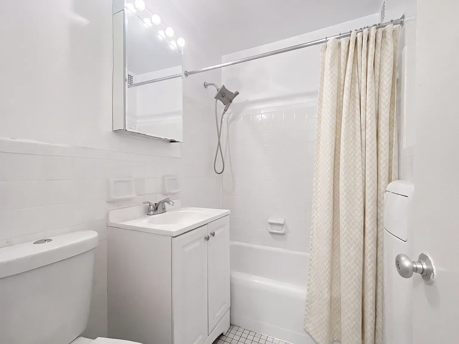 300 East 33rd Street — Photo 4