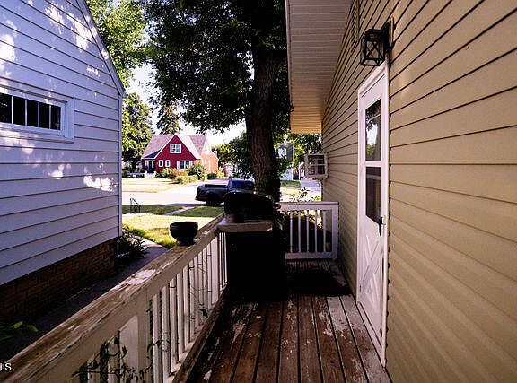 2nd image of 715 3rd St NE