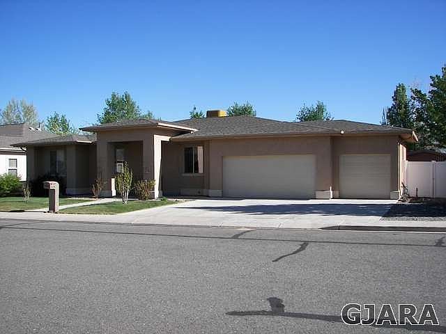 1st image of 2539 Applewood Pl