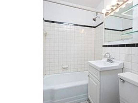 5th image of 210 E 15th St APT 8E
