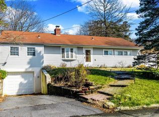 40 Manitou Trl, White Plains, NY 10603