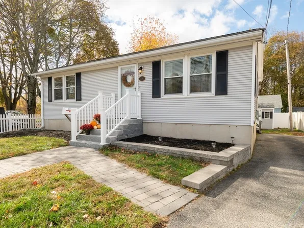 215-215A Lynn St, Peabody, MA 01960