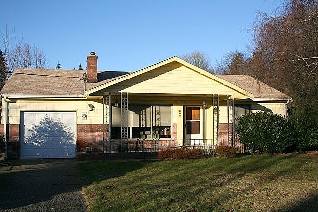 1st image of 808 Barclift Ln SE