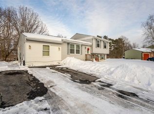 8169 Scotia Ln, Liverpool, NY 13090