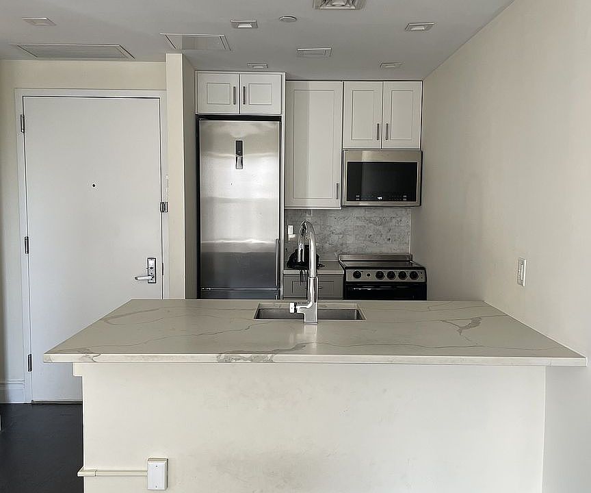 1st image of 123A 7th Ave #4