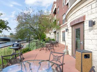 118 S Washington St UNIT 401B, Green Bay, WI 54301