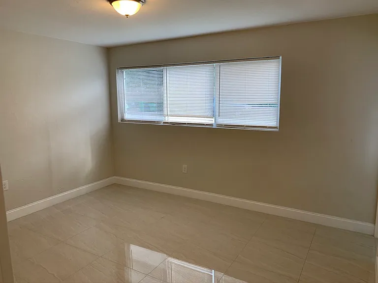 1521 NE 117th St #3 — Photo 2