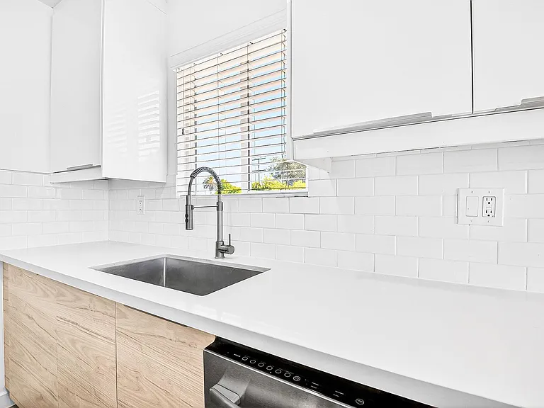 4308 E 4th Street — Photo 13