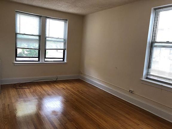 3rd image of 2714 N Milwaukee Ave