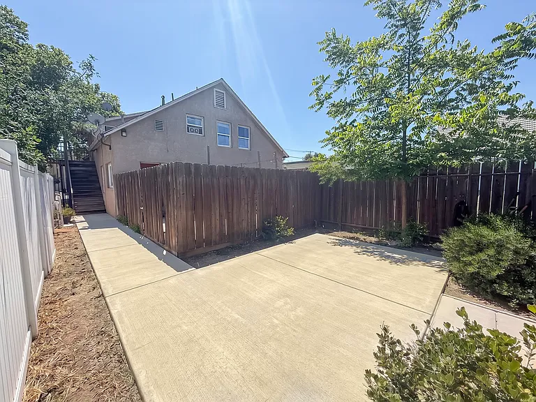 2042 Jackson Ave — Photo 3