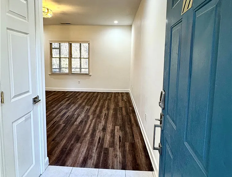 245 Willow Ct — Photo 1