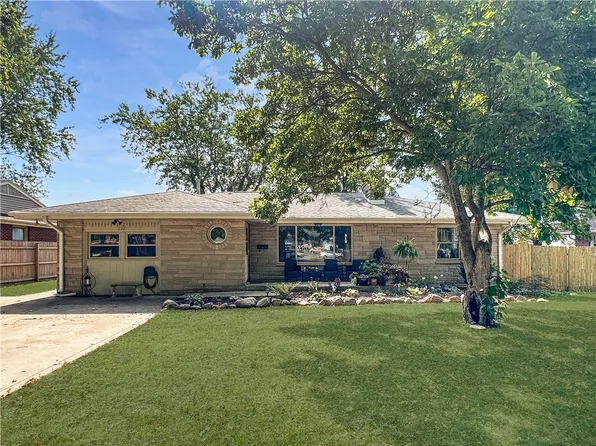 2921 Oak Ave, Mattoon, IL 61938