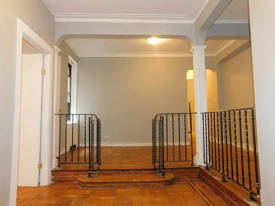 Building Photo - 253 E 181st St #3A