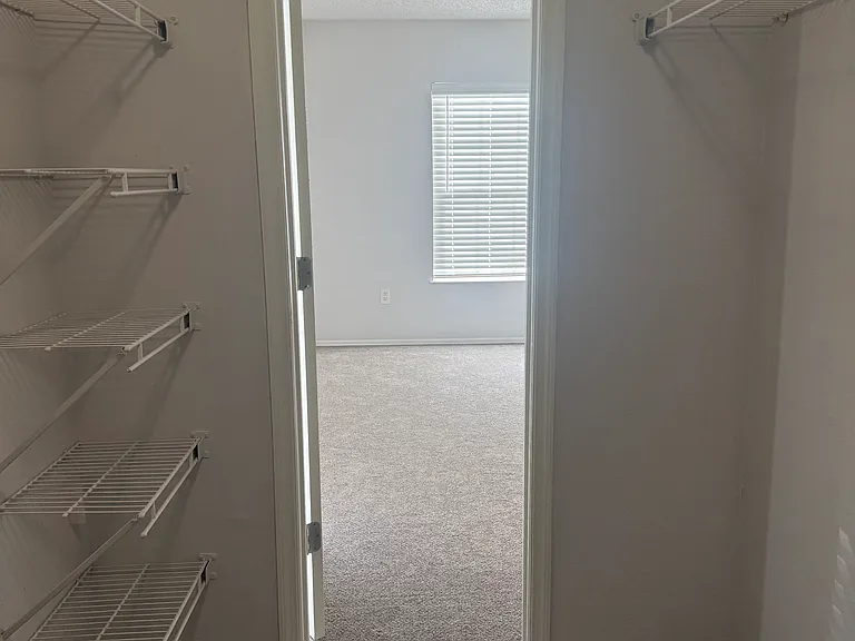 2300 Pembrook Dr #1 — Photo 14