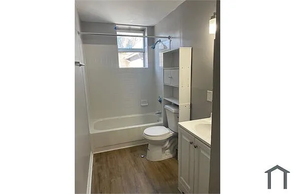 Building Photo - 511 E 43rd St #2B