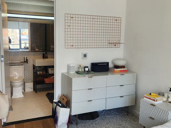 445 West 35th Street image 7 of 15