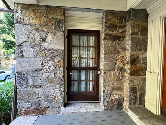 2nd image of 19 Regent Cir APT 1