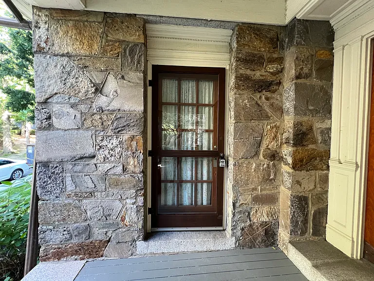 19 Regent Cir #1 — Photo 2