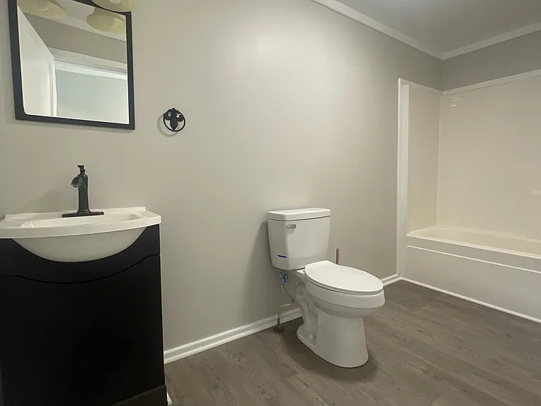 230 Jackson Ave — Photo 6