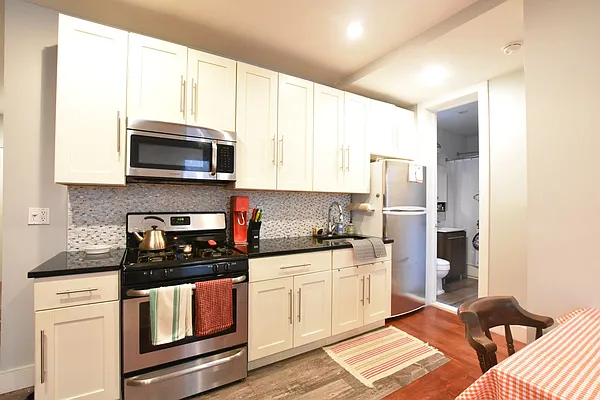 Rented by Clove Realty LLC | media 10