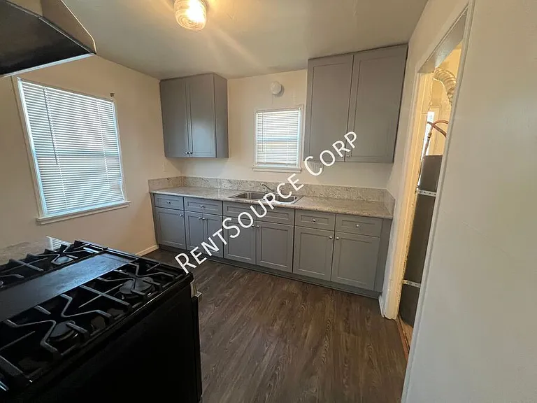100 E Fredricks St #V — Photo 9