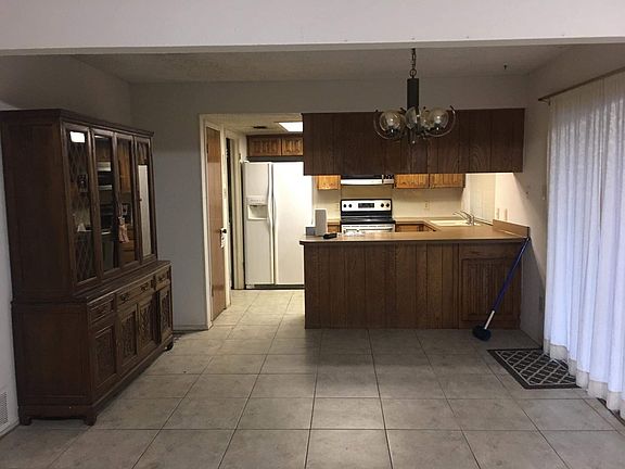 2nd image of 3120 Murphy Dr