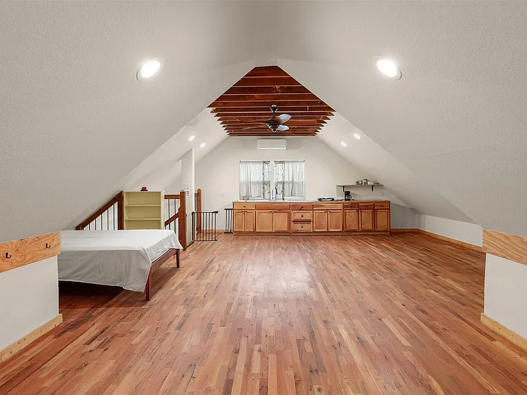 9009 Lazy Ln — Photo 31
