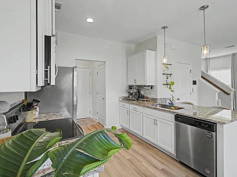 900 Grayson Ave — Photo 7