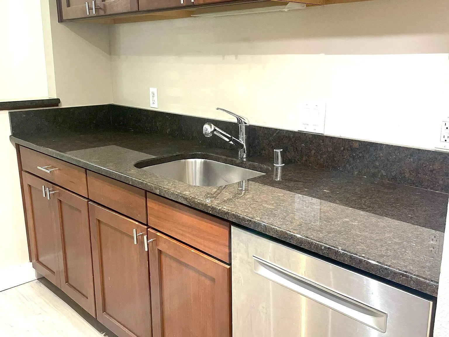2 bed, 1.5 bath, 897 sqft, $2,650 — Photo 4