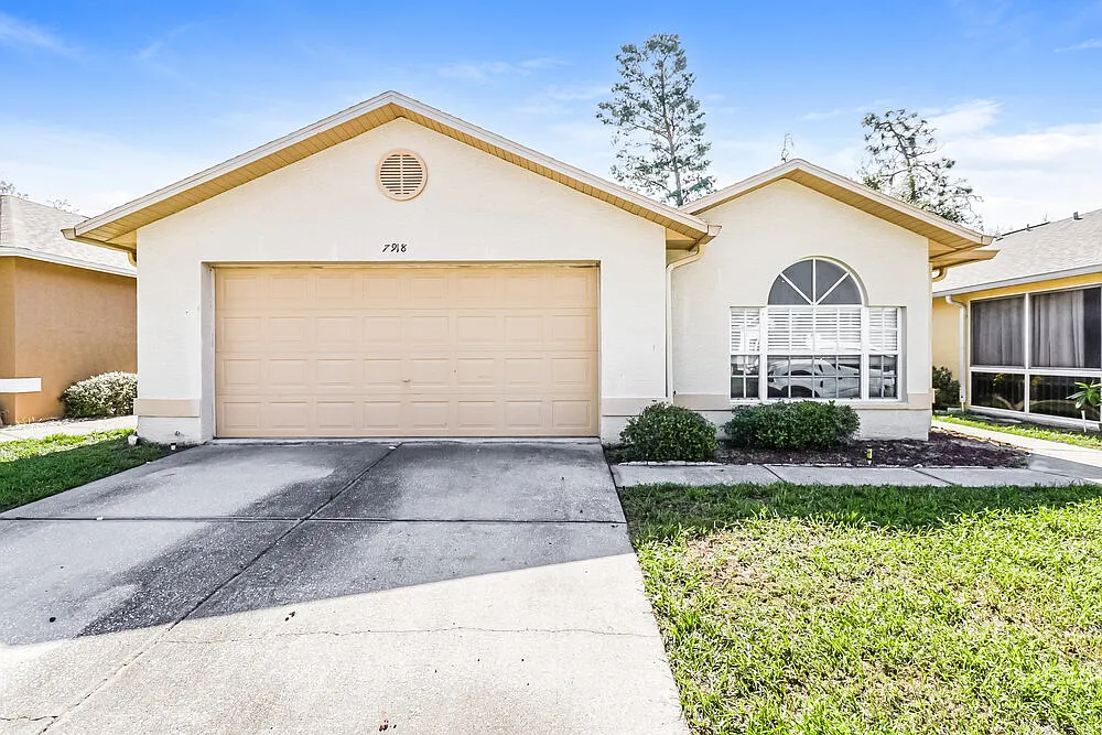 3 bed, 2.0 bath, 1267 sqft, $1,815 — Photo 1