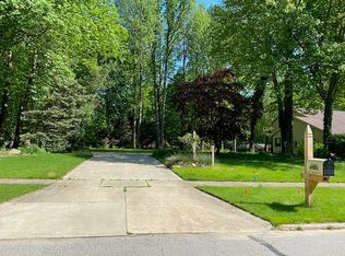 35820 Timber Ridge Ln, Willoughby, OH 44094