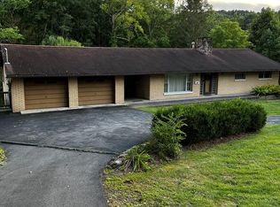 361 Maple Fork Rd, Mount Hope, WV 25880