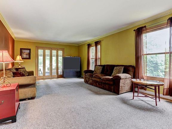 5th image of 85 Leonard Ave