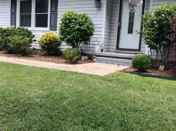 1013 S Greenwich Dr, Walhalla, SC 29691