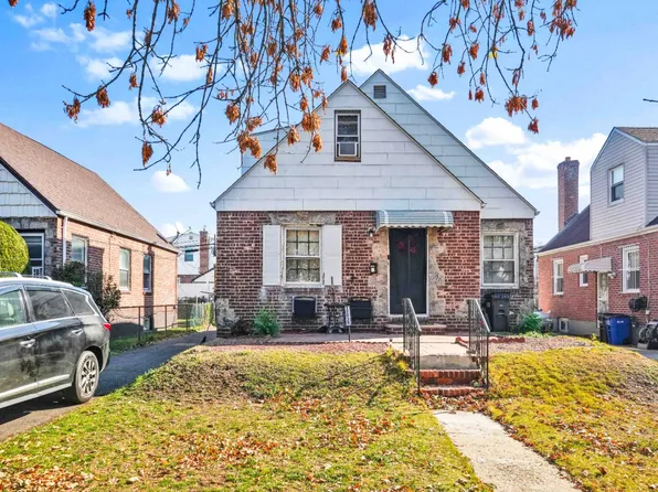 120-35 225th St, Cambria Heights, NY 11411