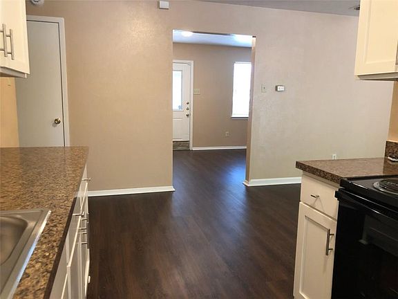 4th image of 735 Lakeside Dr