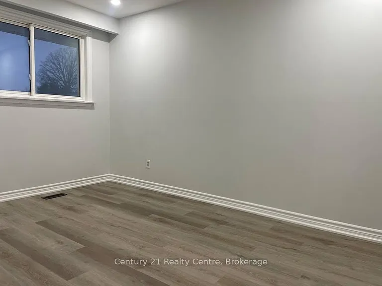 19 Athlone Ave #UPPER LVL — Photo 10