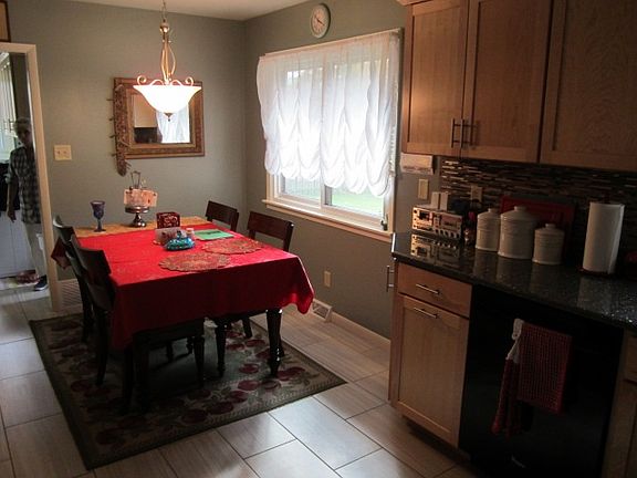 4th image of 1613 E Lake Dr W