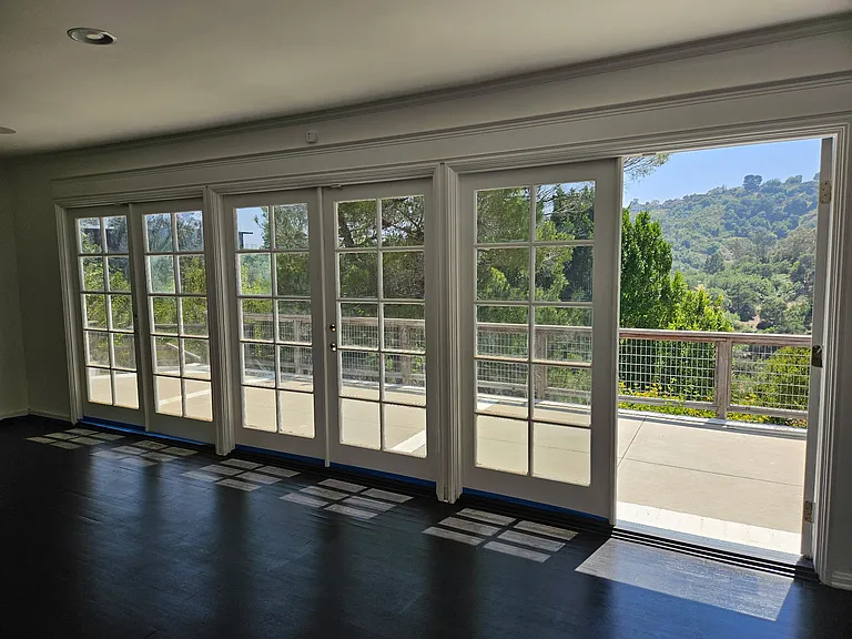2828 Benedict Canyon Dr — Photo 13