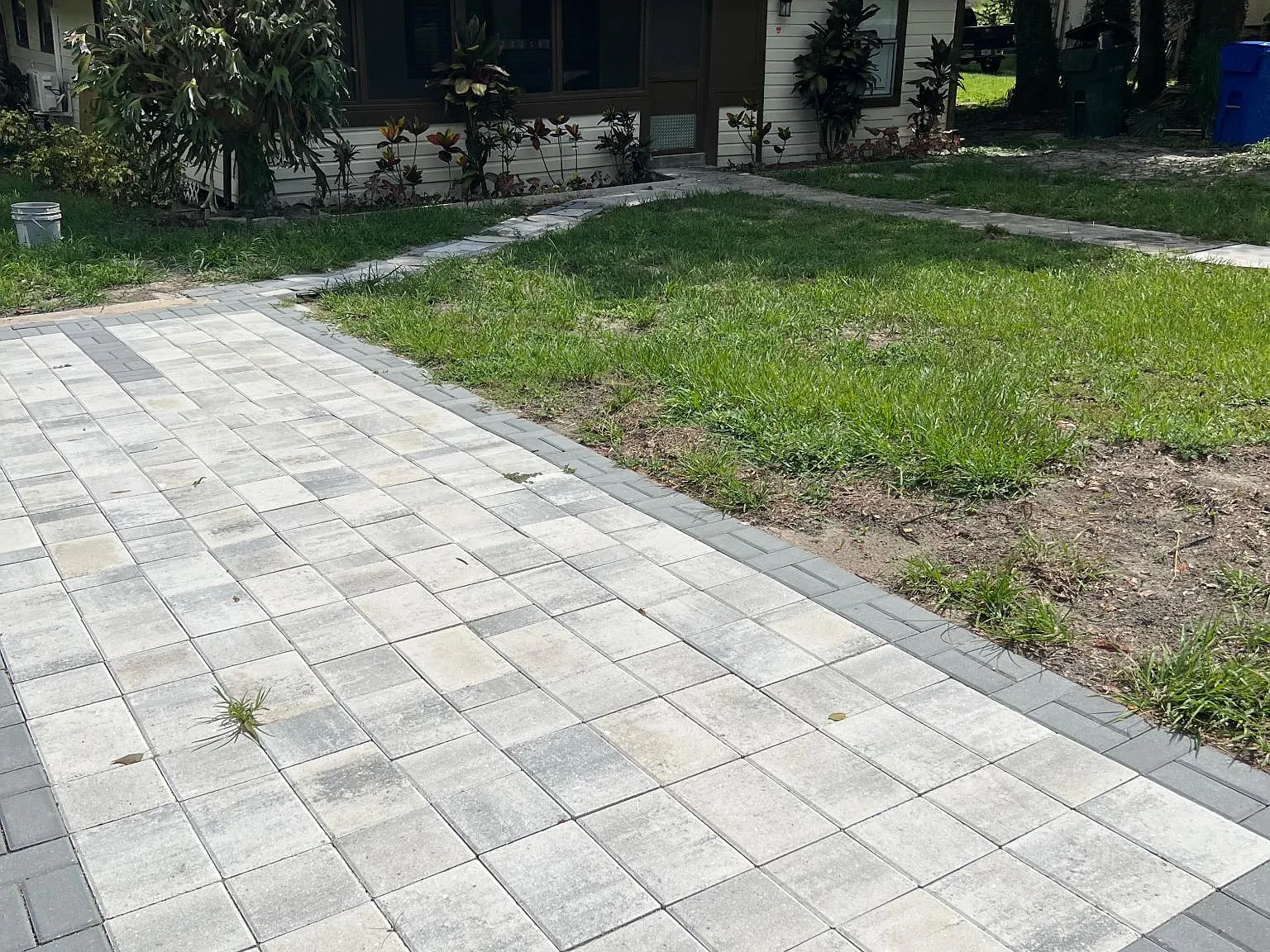 2 bed, 900 sqft, $1,800 — Photo 1