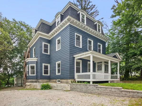 35 Oak Ave, Worcester, MA 01605