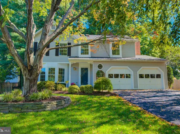 12040 Heather Down Dr, Herndon, VA 20170