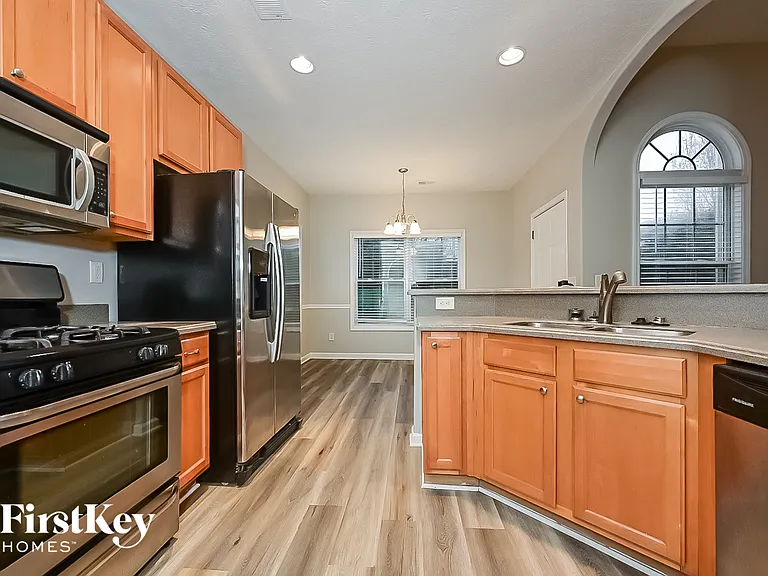 9123 Alden Dr — Photo 5