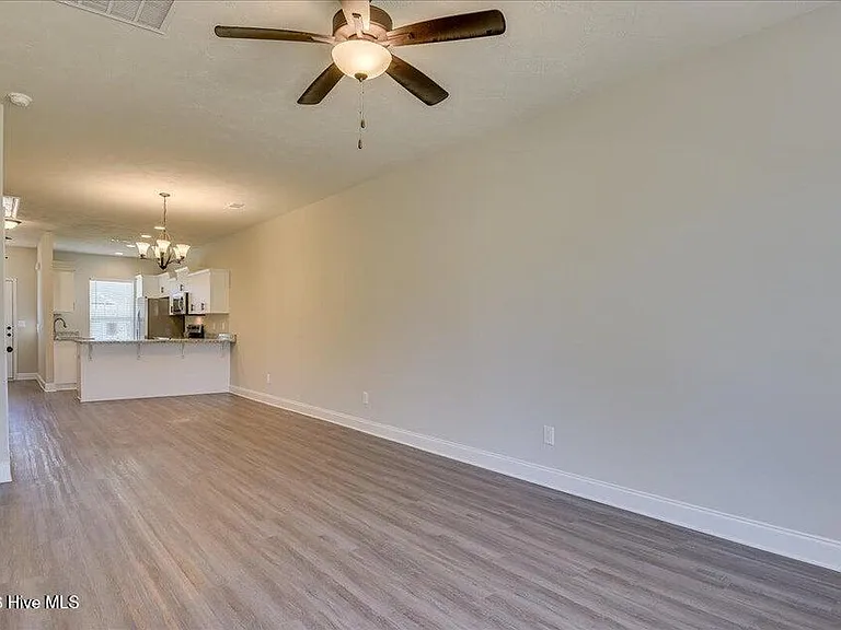 544 Hardy Point — Photo 7