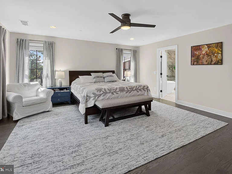 6106 Swansea St — Photo 17