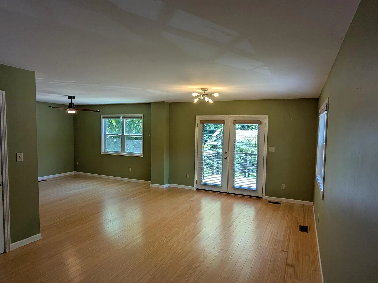92 Haywood Rd — Photo 4