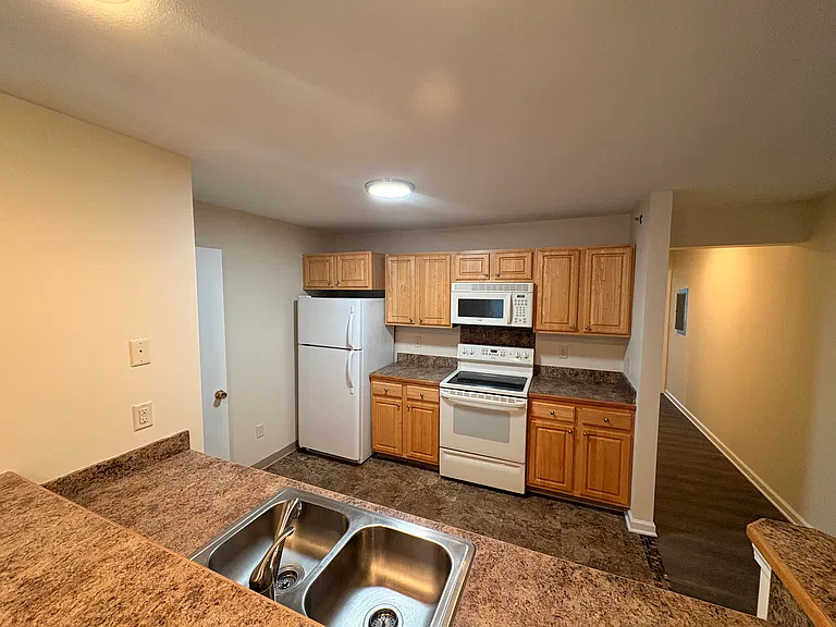 Holly Brook Apartments — Photo 50